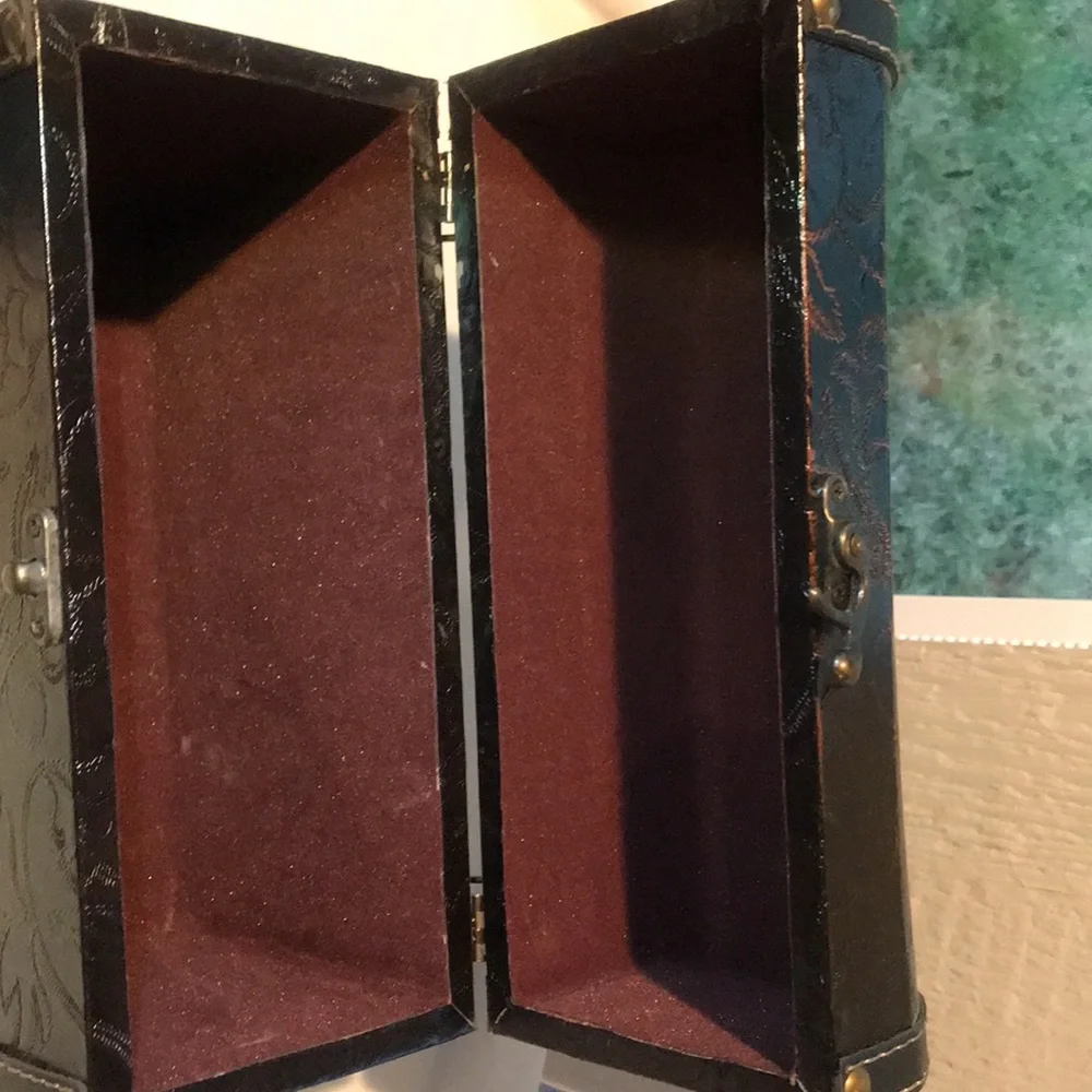 Small Chest - Picture 12 of 16